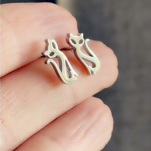 Stainless Steel Waterproof Cat Studs - Picture 3 of 8
